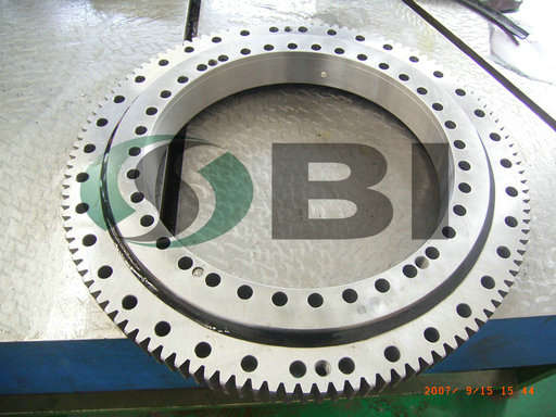 Four point contact ball slewing ring bearing