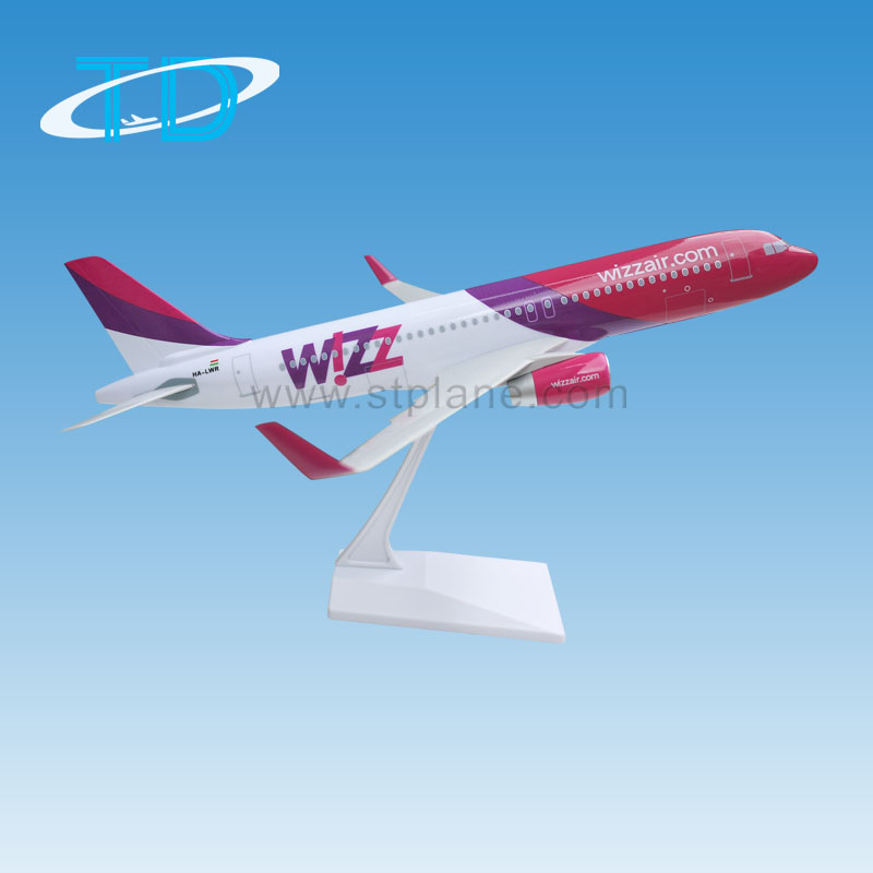 A320 1:100 scale desktop model plane