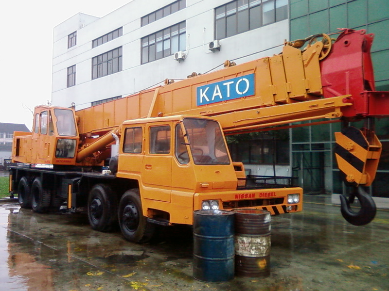 used original KATO NK500E-III 50T truck crane