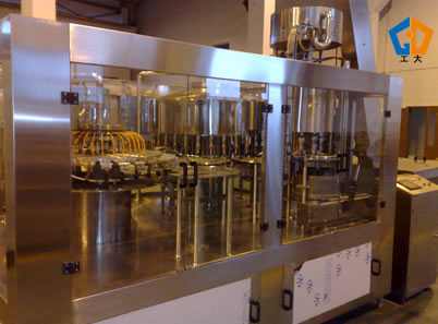 Pressure filling capping 3-in-1 unit machine