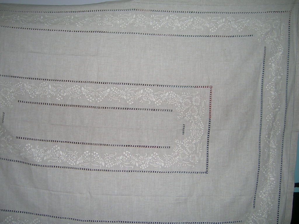 EMBROIDERY TABLE CLOTH