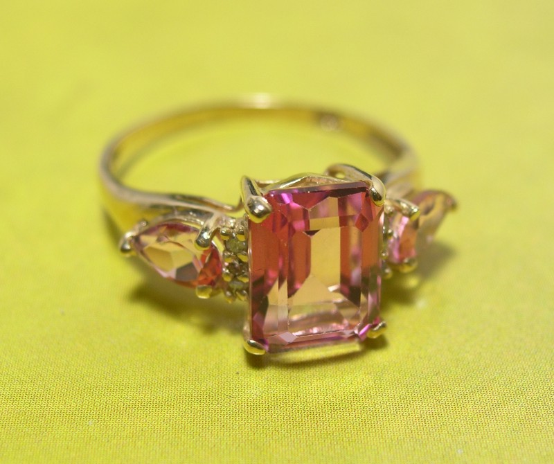10 KT Gold Emerald Pink Topaz Diamond Ring